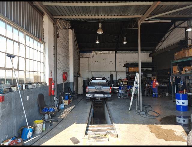 5,500M² WAREHOUSE FOR SALE IN ALBERTON NORTH